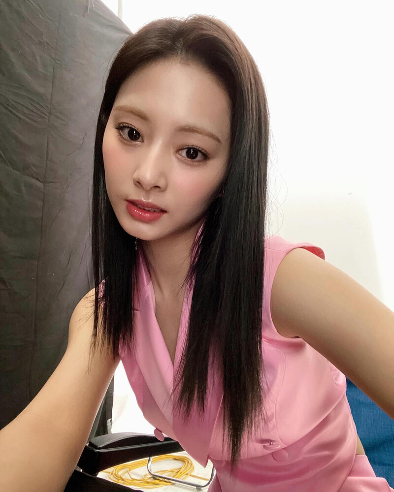 231028 - TZUYU Instagram Update documents 2