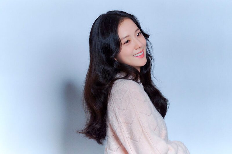 JISOO- Off-Stage “SNOWDROP” Poster Shooting Behind the Scenes documents 1