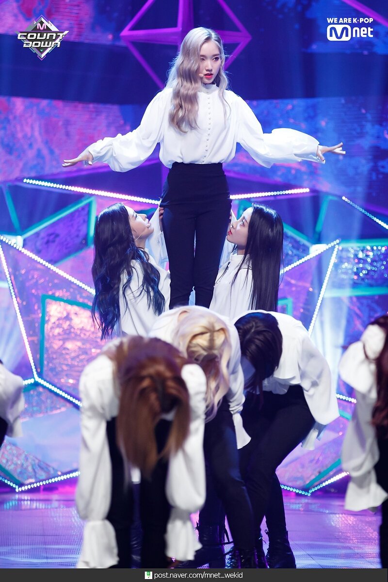 190221 LOONA - 'Butterfly' at M COUNTDOWN documents 11