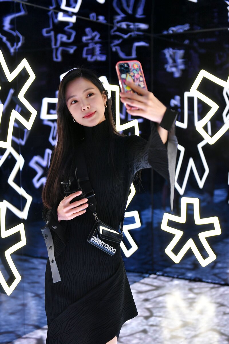 211020 Apink Naeun at Jimmy Choo Pop-up Store Launch 'CHASING STARS' Collection documents 5