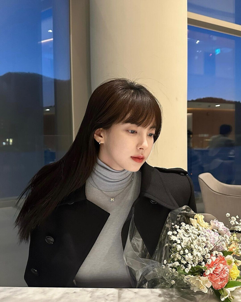 230226 Shin Suhyun Instagram Update documents 1