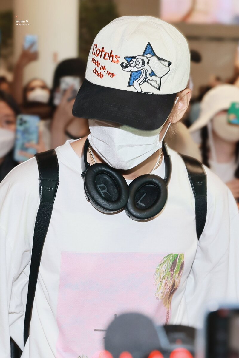 230616 BTS V - Incheon International Airport Arrival documents 3