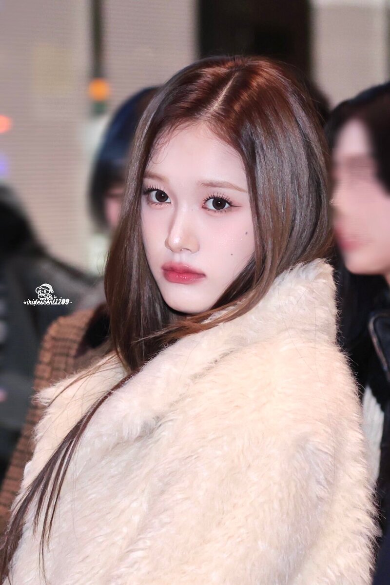 231213 STAYC J at Incheon International Airport documents 1
