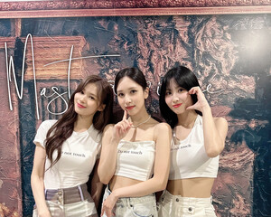 230725 - TWICE Japan Twitter Update with MISAMO - Japan Showcase - Tokyo Day1