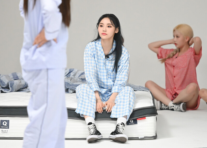 210707 LOONA - 'Silence of Idol' Behind Photos by Osen documents 8