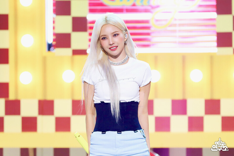 210710 Soyeon - 'Beam Beam' at Music Core documents 6