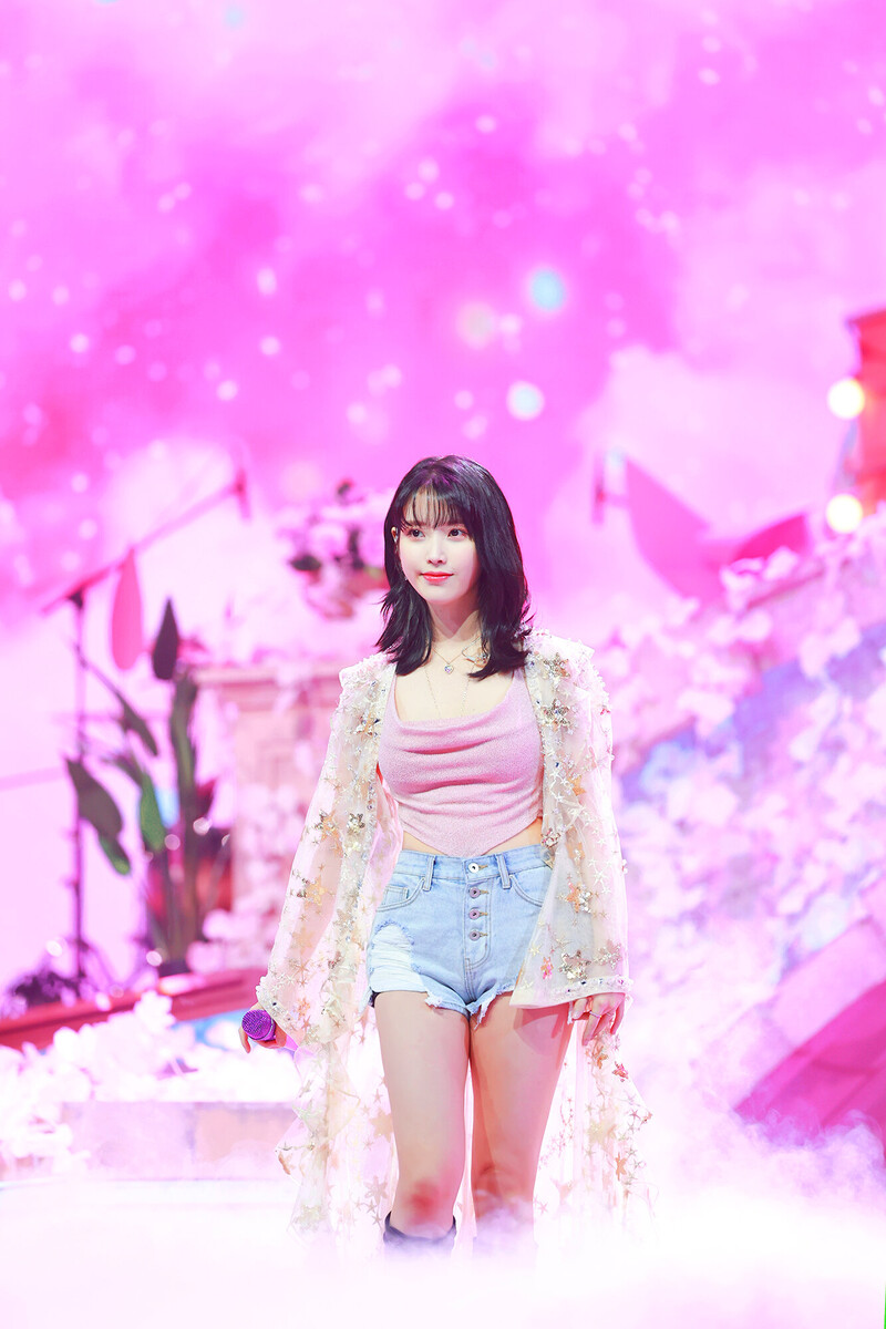 211204 IU at 2021 Melon Music Awards documents 11