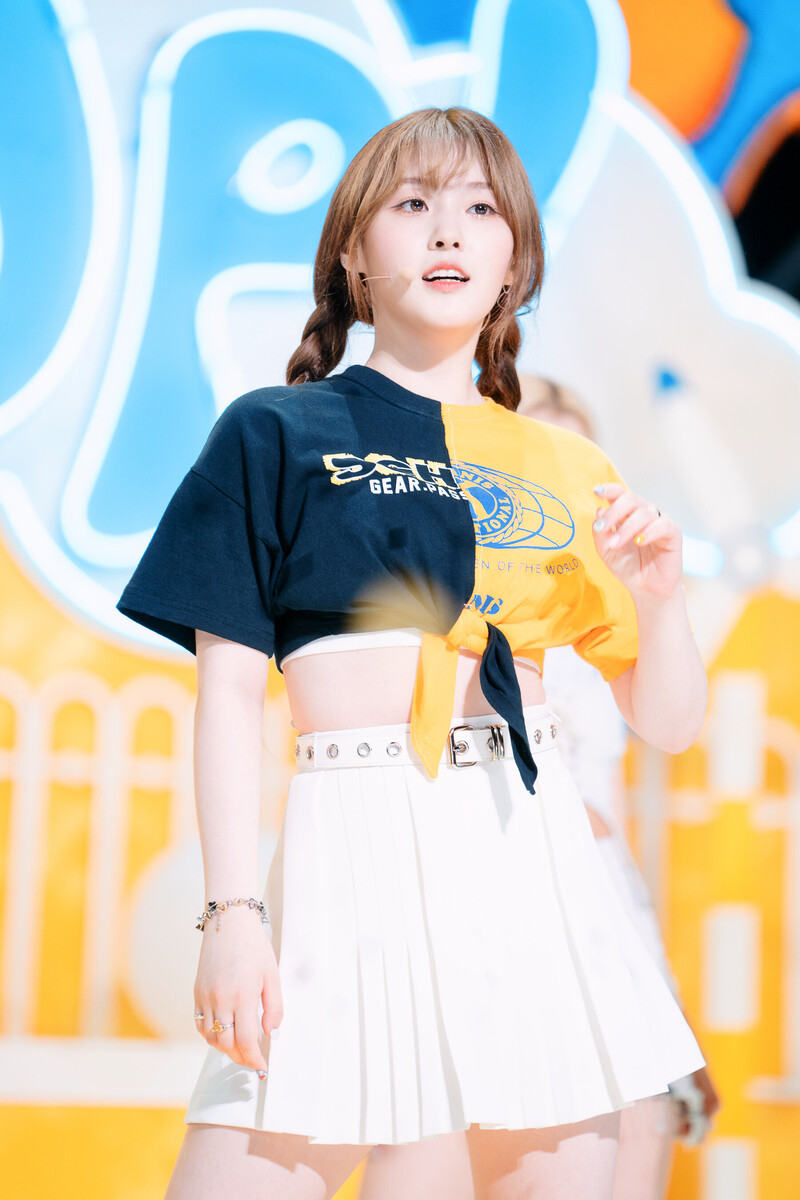 220703 Kep1er Chaehyun 'Up!' at Inkigayo documents 16