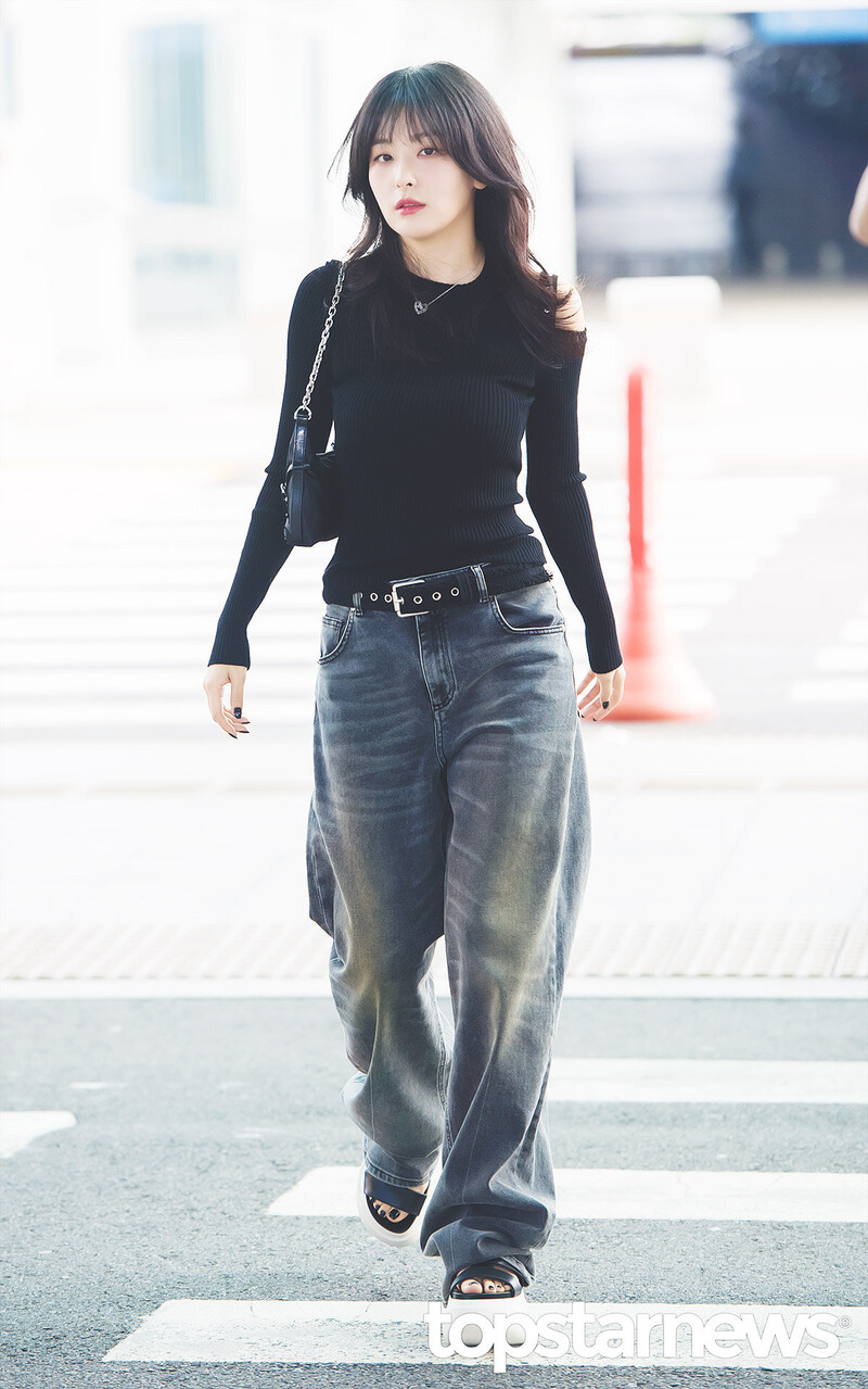 230818 Red Velvet Seulgi - Incheon International Airport documents 8