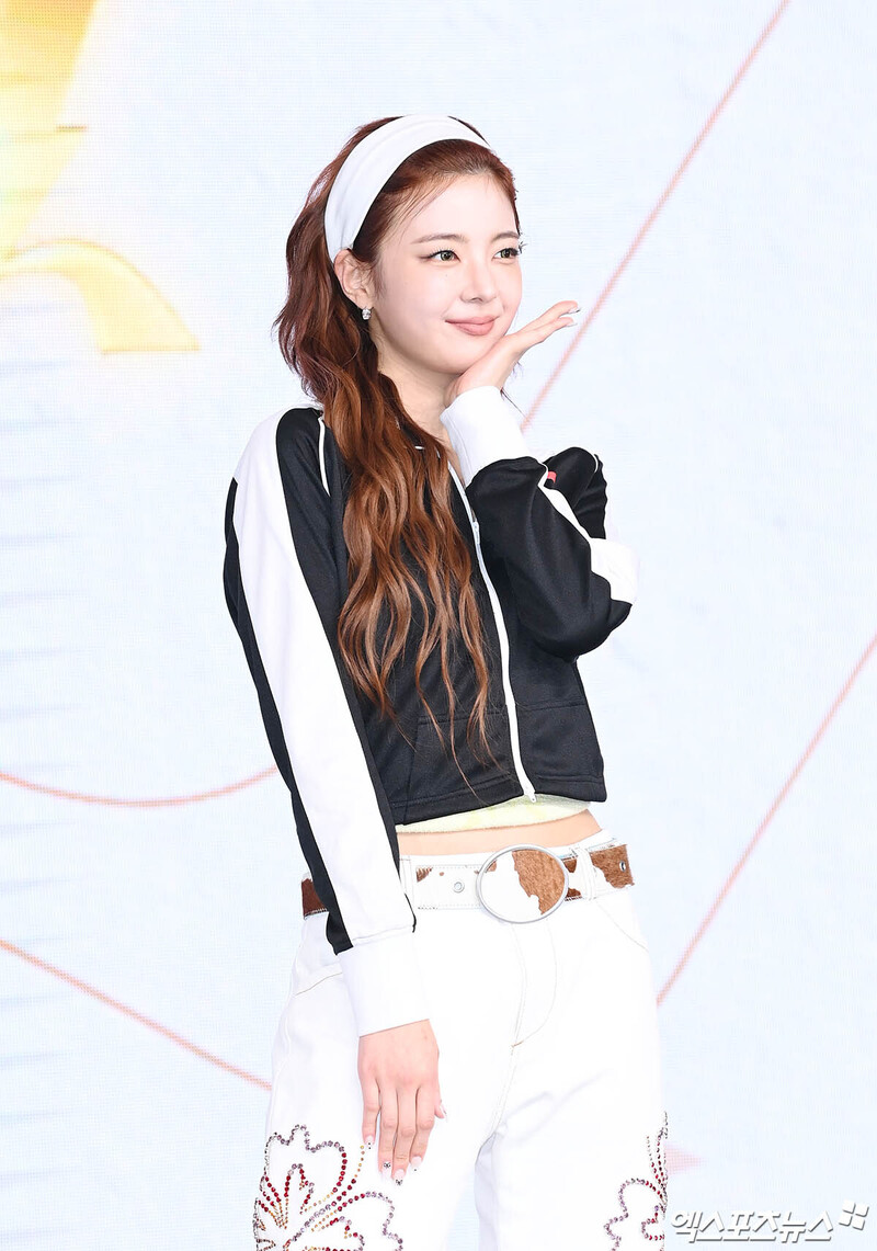 241015 ITZY Lia  - 9th Mini album GOLD Press conference documents 6