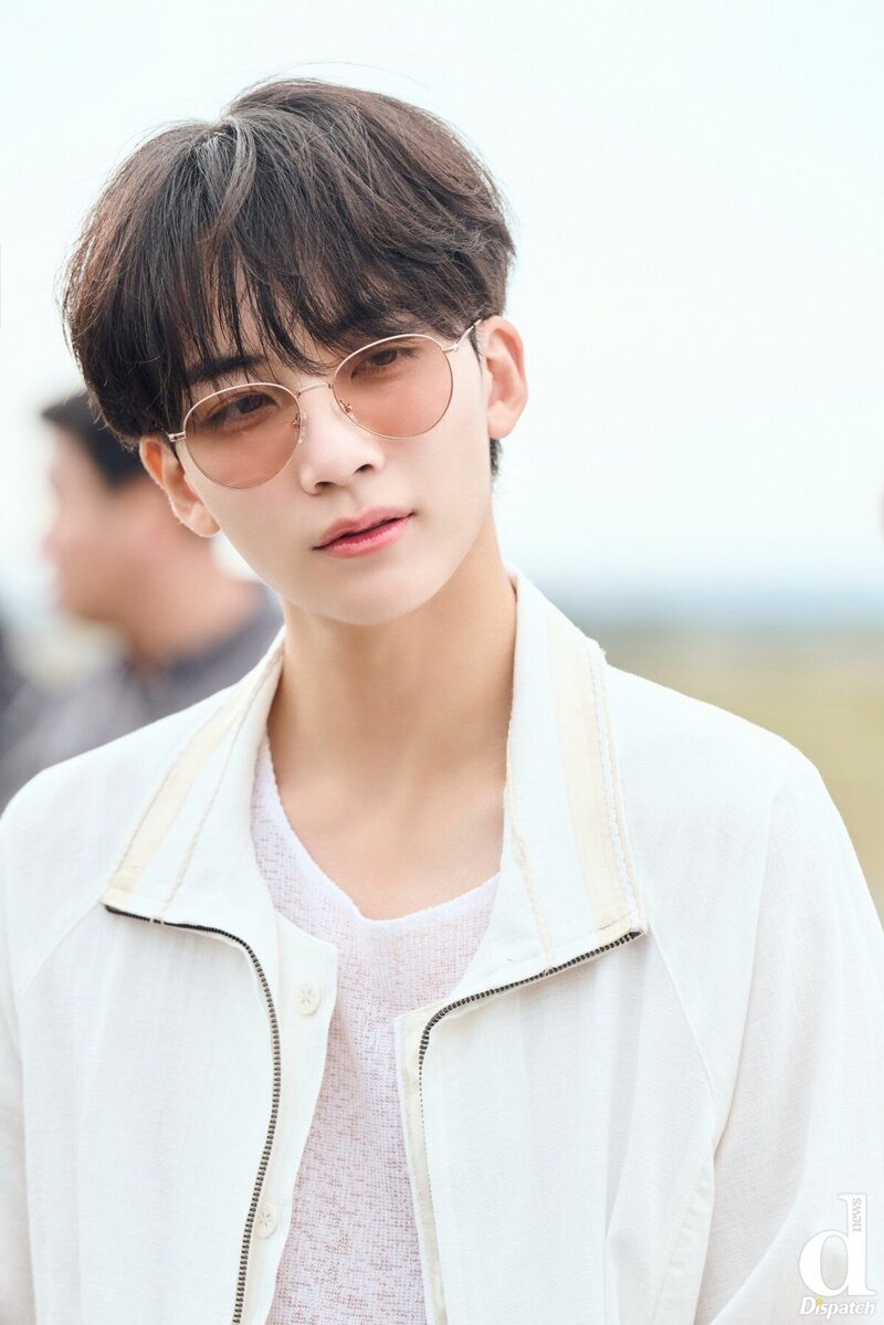 SEVENTEEN Jeonghan - 'God of Music' MV Behind Photos by Dispatch documents 3
