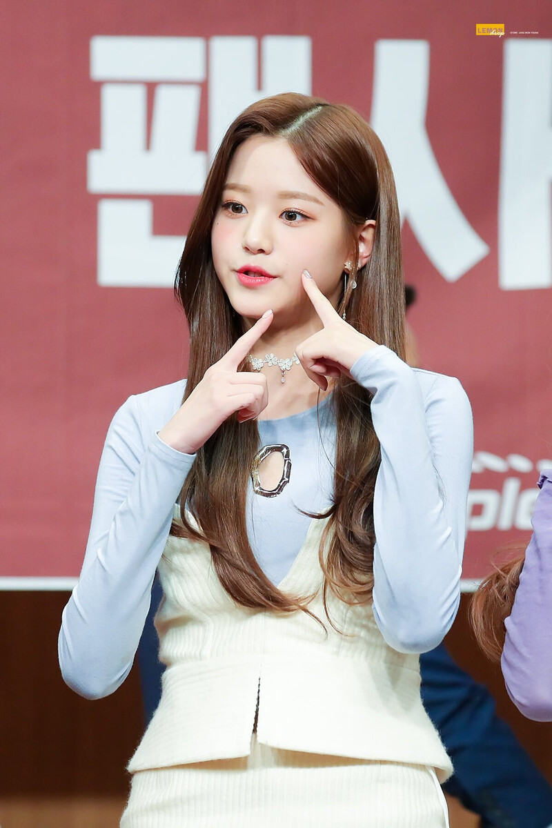 181117 IZ*ONE Wonyoung at Fansign documents 4