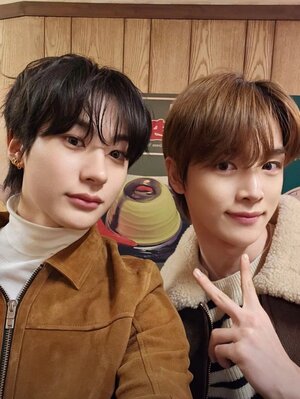 240125 RIIZE Sungchan Weverse update with Anton