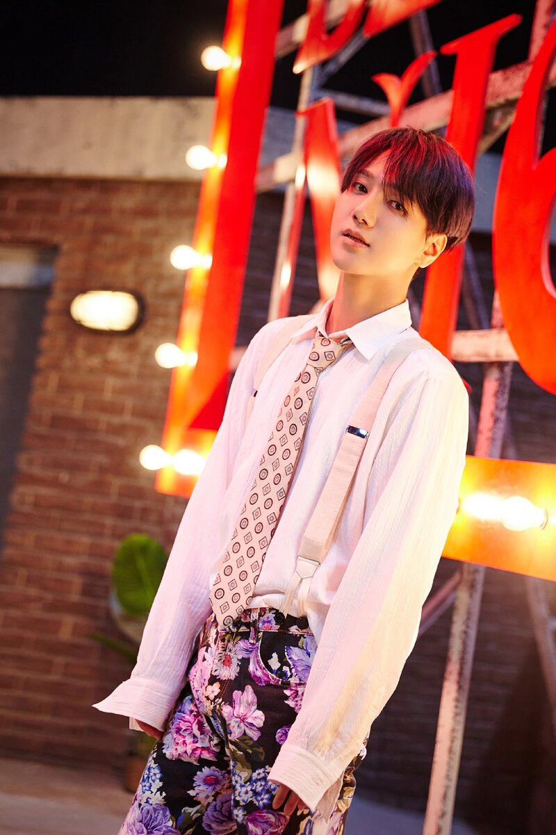 210504 SMTOWN Naver Update - Yesung's "Beautiful Night" M/V Behind documents 27