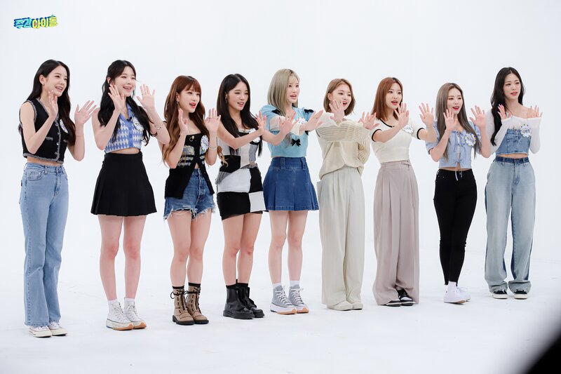 220628 MBC Naver - fromis_9 at Weekly Idol documents 2