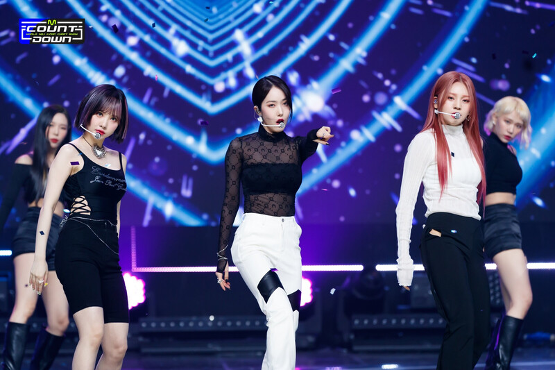 220707 VIVIZ - 'Love Love Love' at M Countdown documents 21