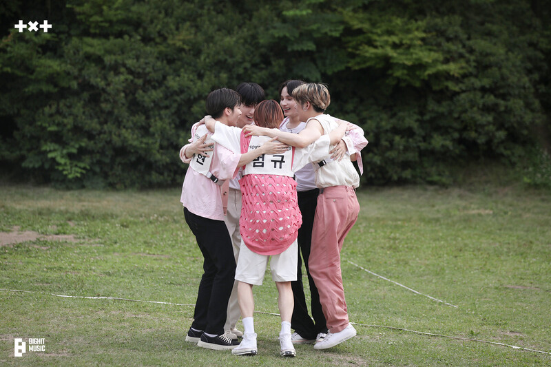 220801 TXT Weverse Update - 'The Game Caterers' Photo Sketch documents 2