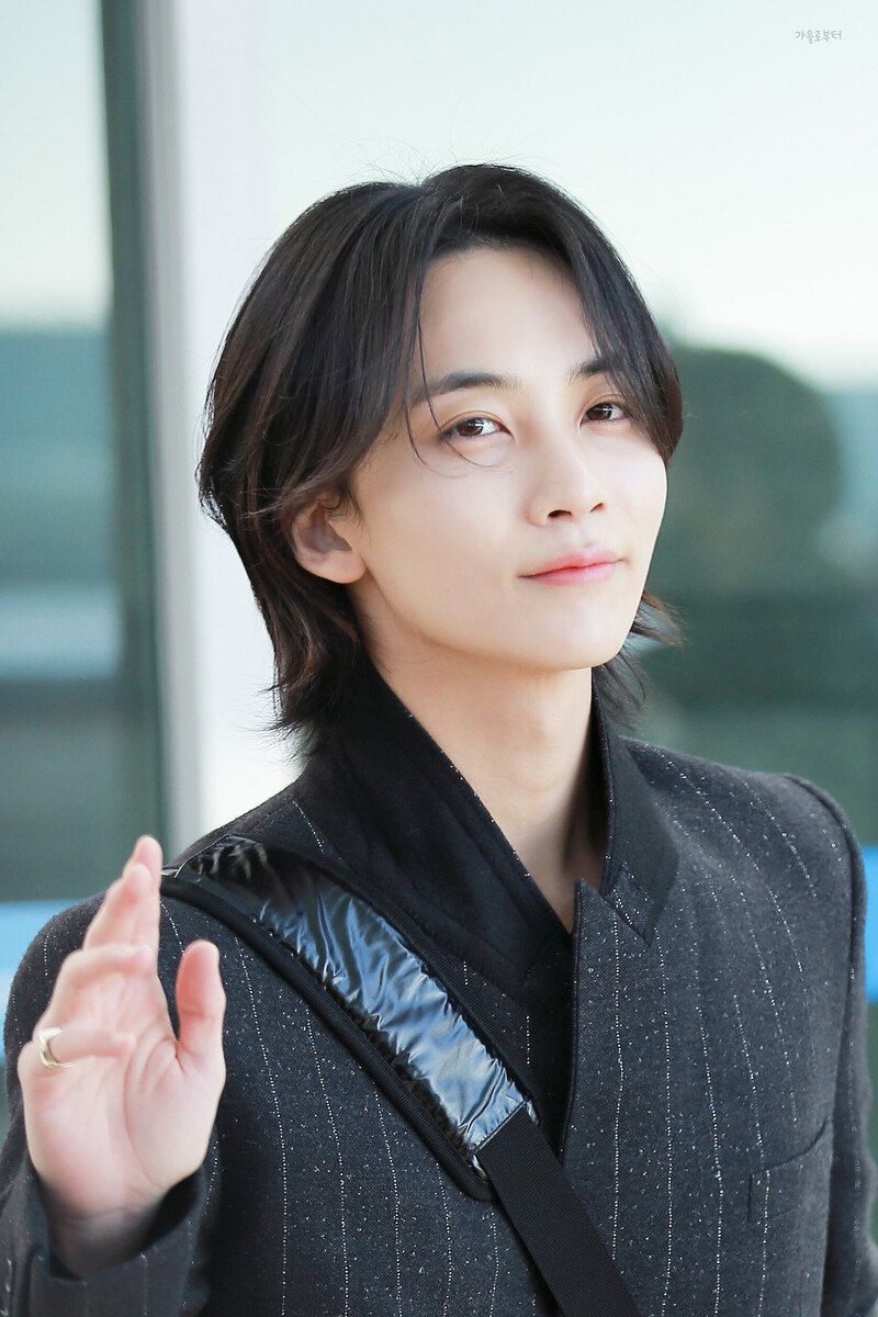 230116 SEVENTEEN Jeonghan - ICN documents 4