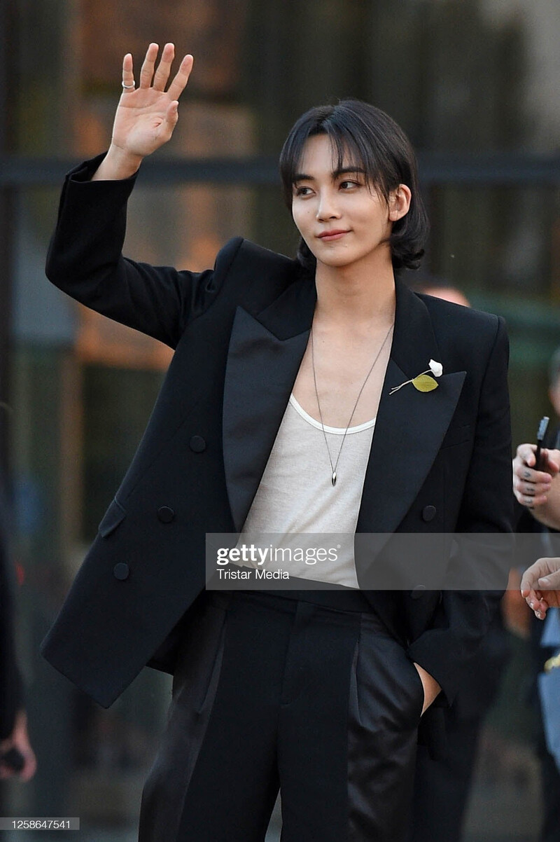 230613 SEVENTEEN Jeonghan at YSL MEN’S SUMMER 24 SHOW documents 10