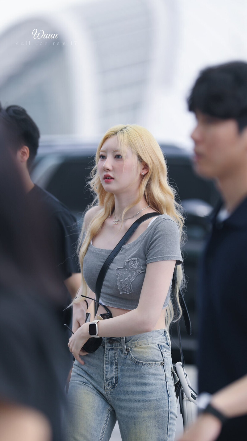 240719 BABYMONSTER Rami at Incheon International Airport documents 1