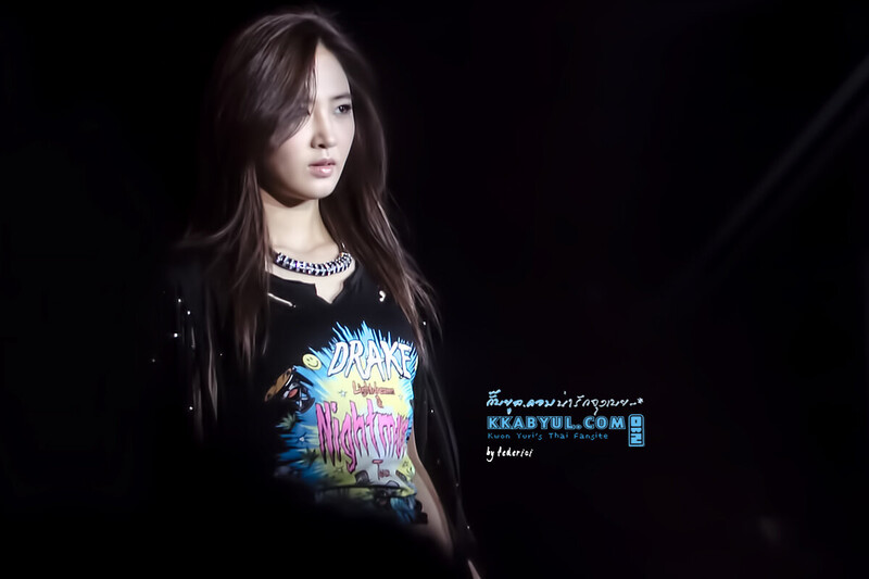 121123 Girls' Generation Yuri at SMTown Concert in Singapore documents 9