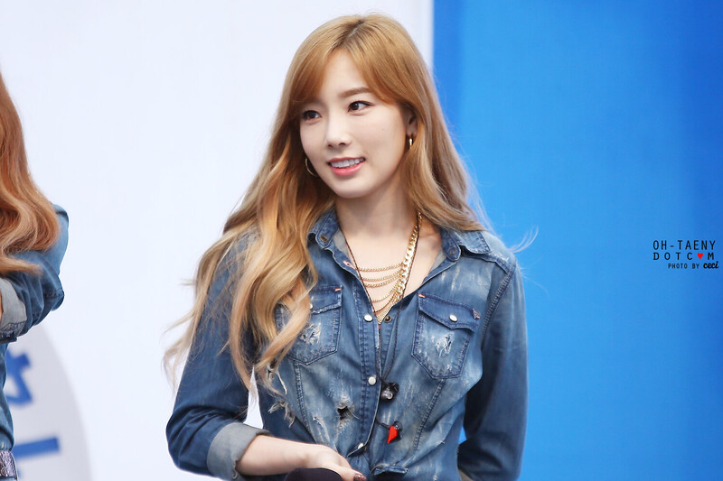 140929 Girls' Generation-TTS Taeyeon at SBS Cultwo Show documents 4