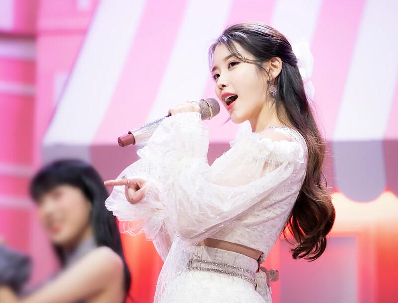 210328 IU - 'Coin' + 'LILAC' at Inkigayo documents 1