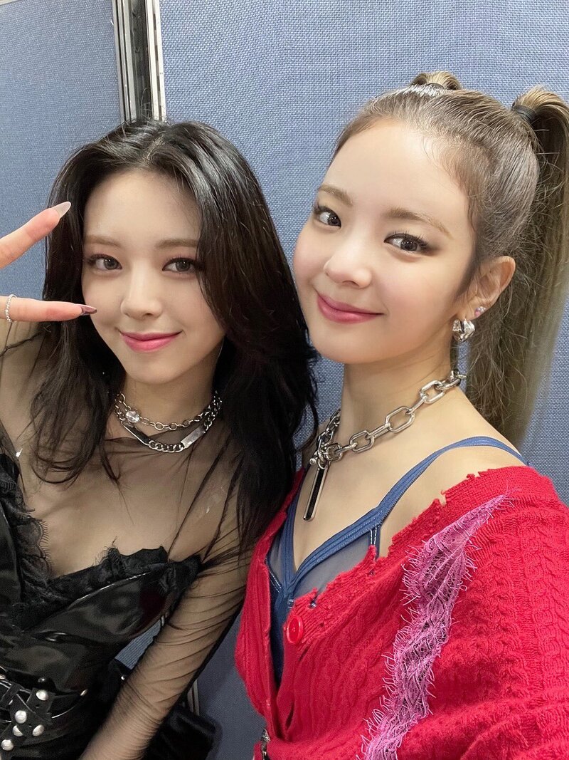 210924 ITZY SNS Update documents 4