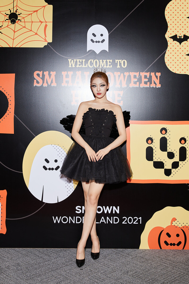 211031 SMTown Twitter Update - aespa at SM Halloween House documents 17