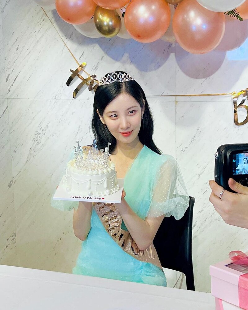 220628 GIRL'S GENERATION Seohyun Instagram Update documents 7