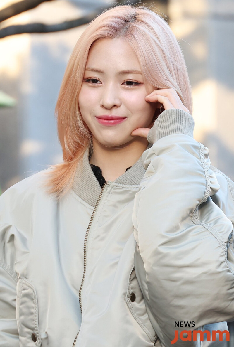 240119 ITZY Ryujin - Music Bank Commute documents 1