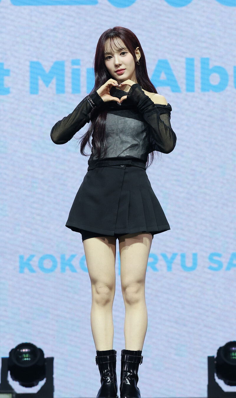 241125 izna Ryu Sarang - at First mini-album 'N/a' Showcase Event documents 6