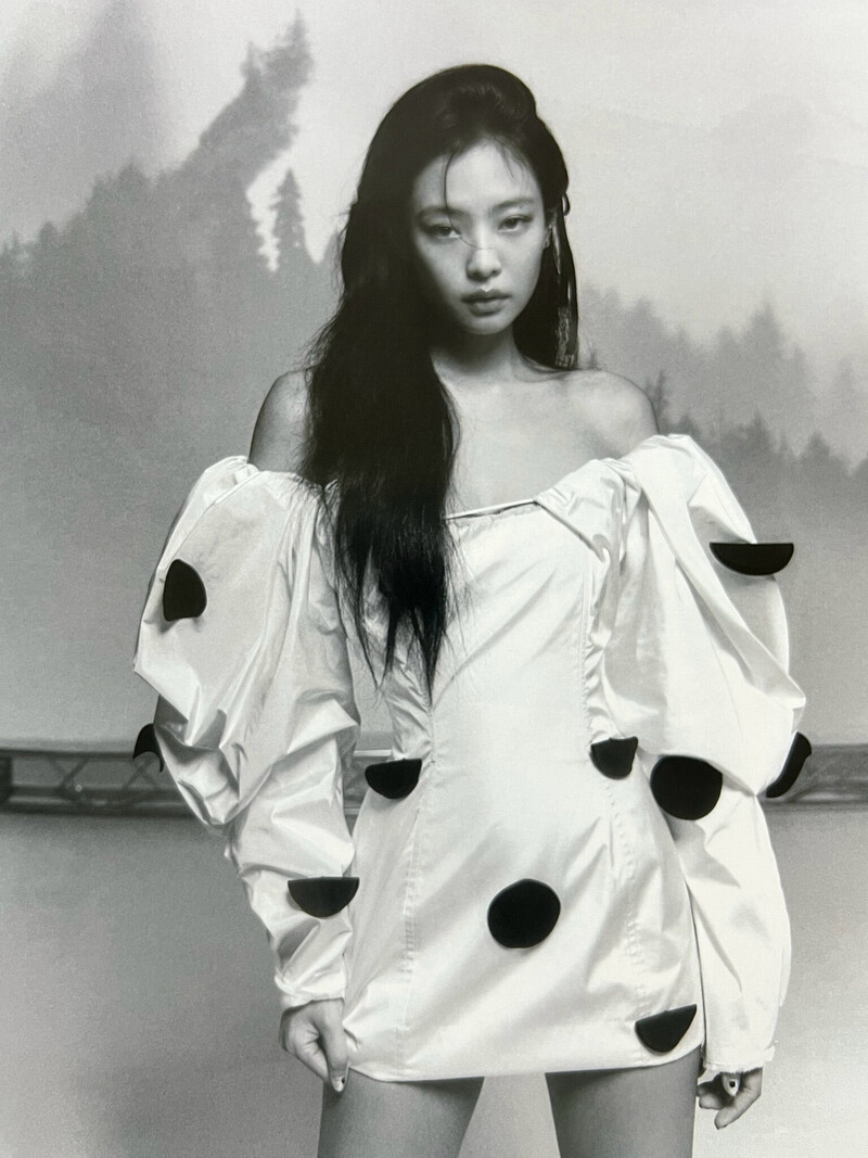 JENNIE for Harper's Bazaar Kore documents 6