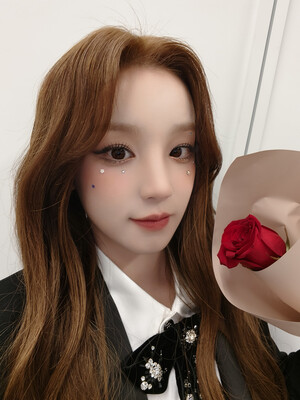 250101 - YUQI Weibo Update