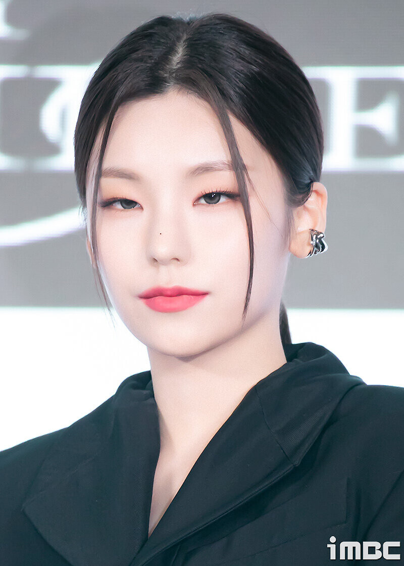 221125 ITZY Yeji 6th Mini Album 'CHESHIRE' Media Showcase documents 8