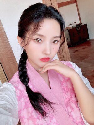 240529 - (G)I-DLE Twitter Update with SOYEON