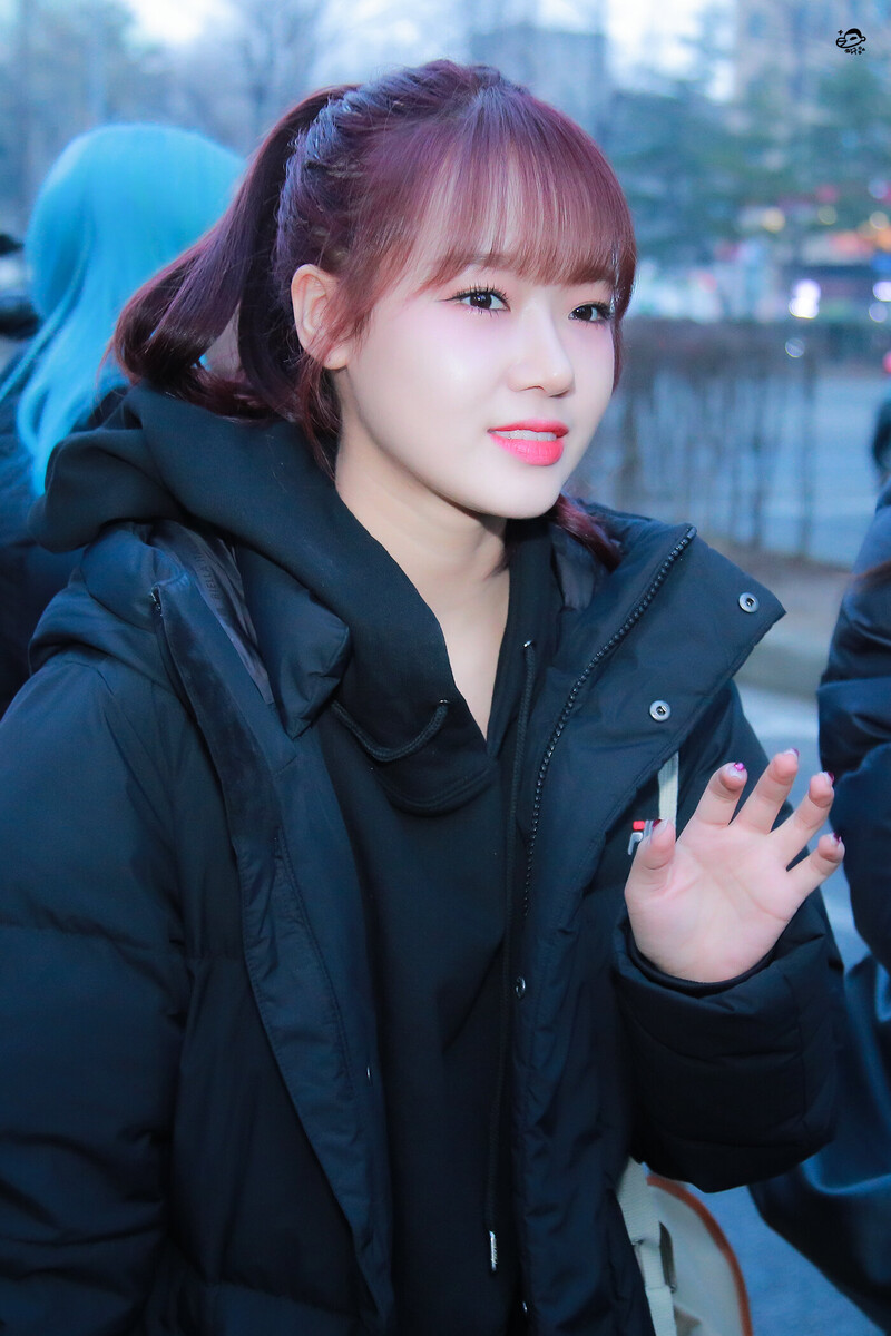 200221 Weki Meki Yoojung at Music Bank documents 2