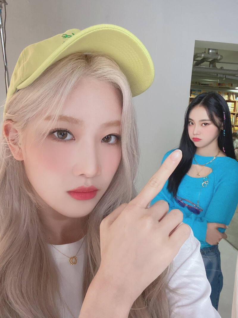 210908 LOONA Twitter Update - Kim Lip documents 6