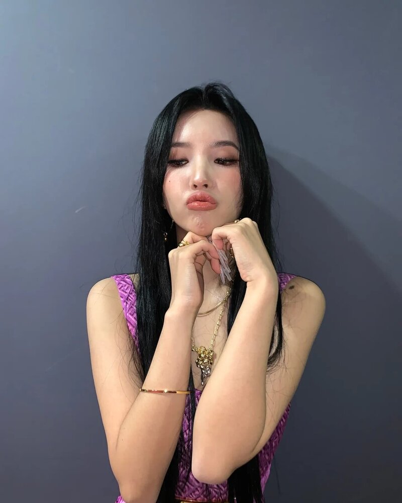 211229 (G)I-DLE Soyeon SNS Update documents 3
