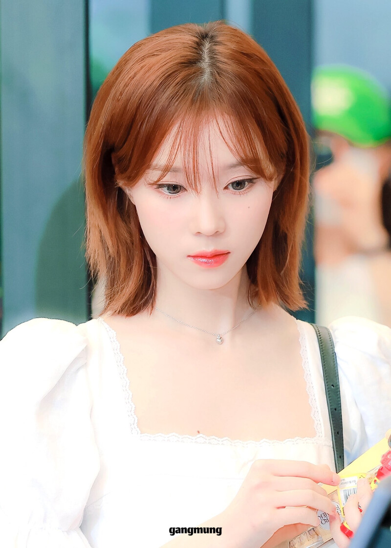 230802 aespa Winter at Gimpo International Airport documents 8