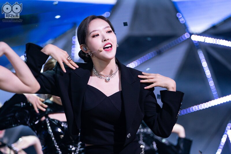 210704 LOONA - PTT(Paint The Town) at Inkigayo documents 2