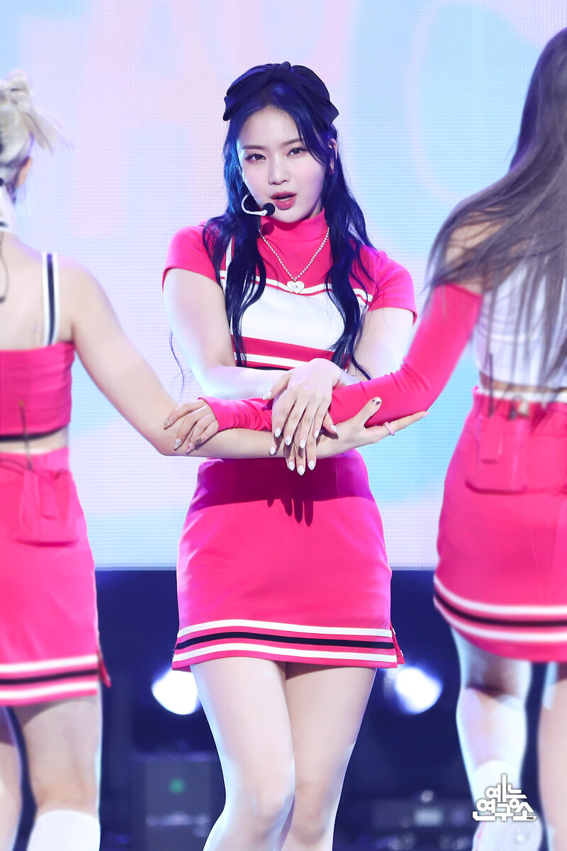 211002 STAYC at Music Core documents 11