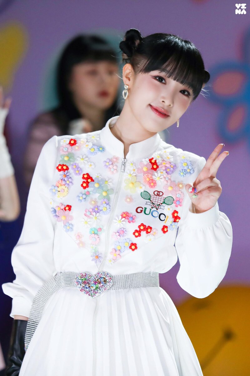 220209 Yuehua Naver Post - Yena 'SMILEY' Performance Video Behind documents 20