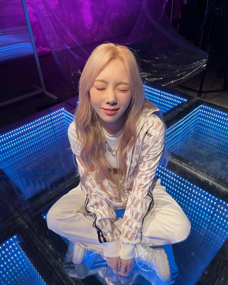 220318 Taeyeon Instagram Update documents 3