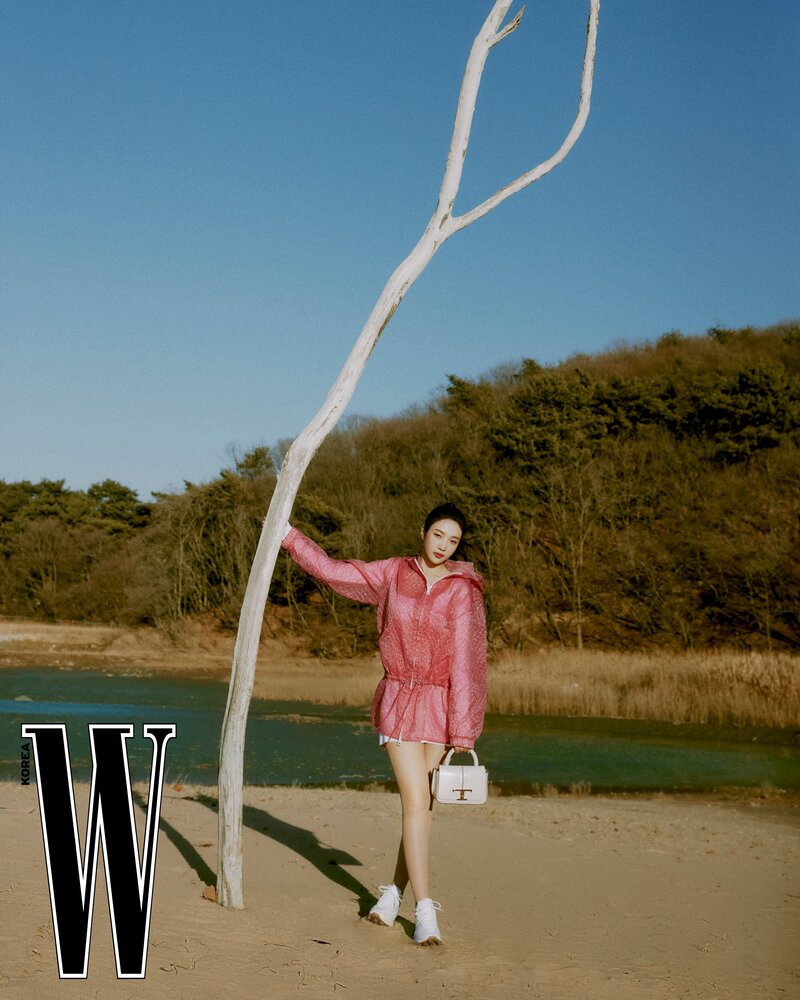 220406 Red Velvet Joy for W Korea x TOD's SS 2022 Collection documents 5