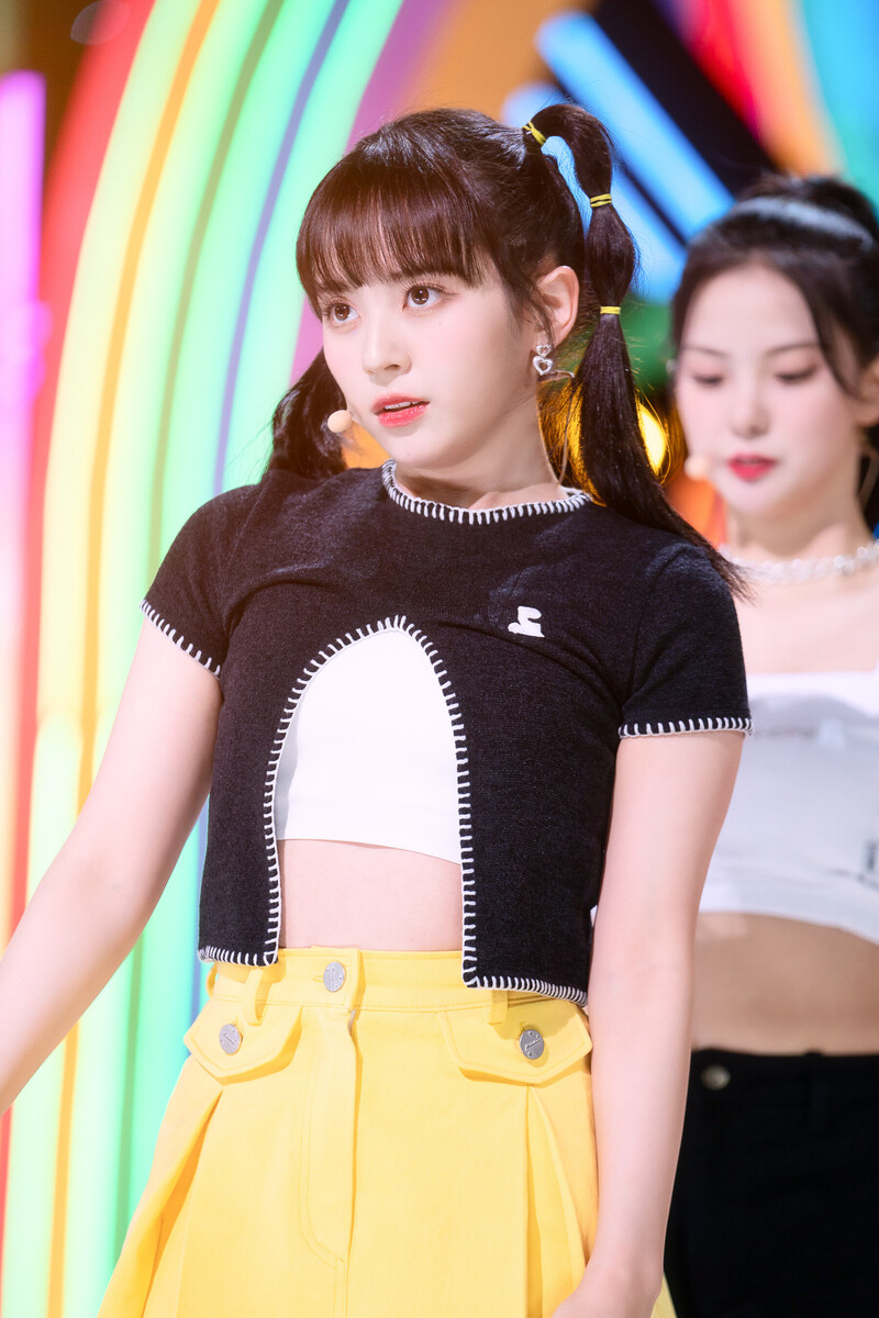 220703 Kep1er Mashiro 'Up!' at Inkigayo documents 15