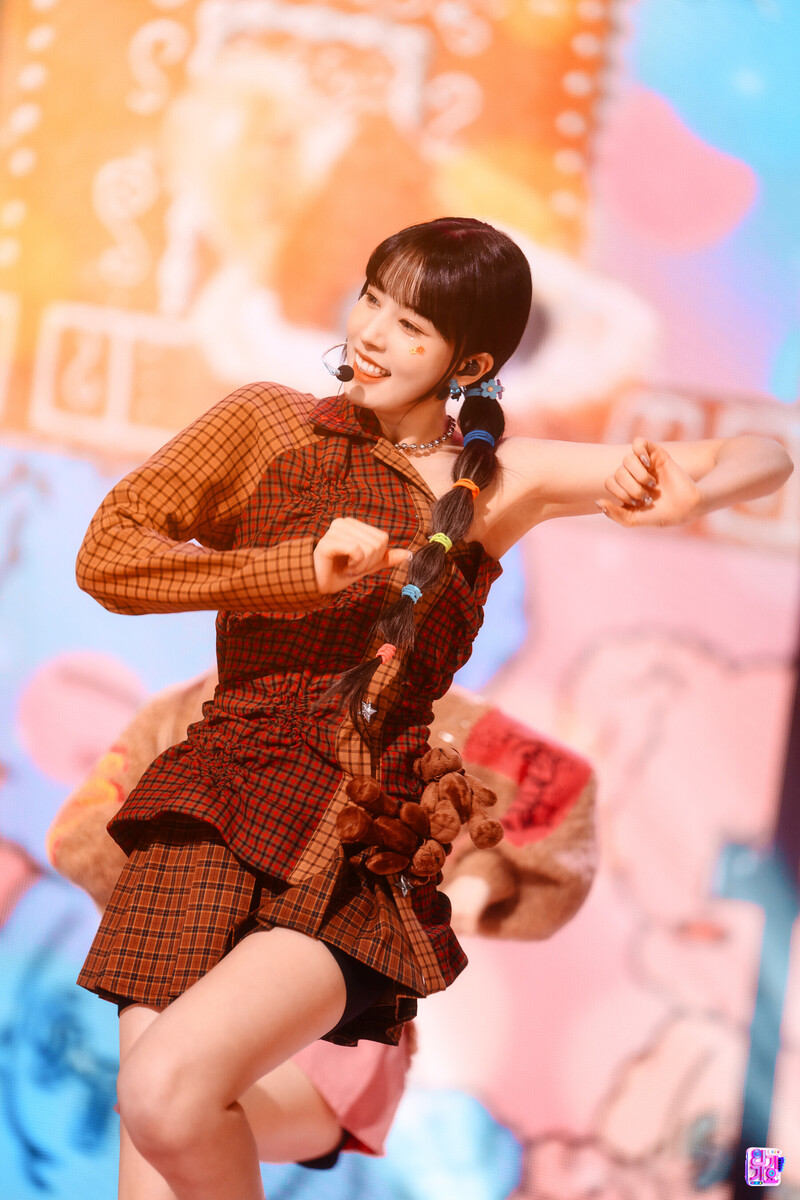 230305 STAYC Yoon 'Teddy Bear' at Inkigayo documents 8