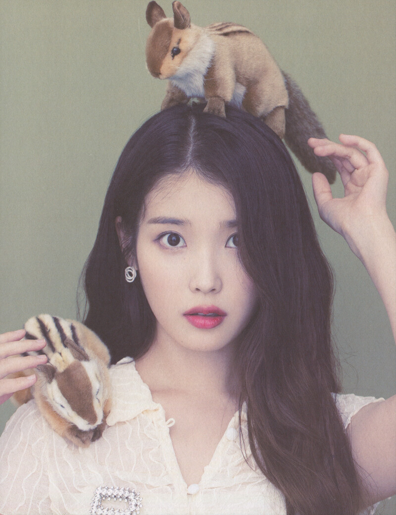 IU 2022 Season's Greetings (Scans) documents 3