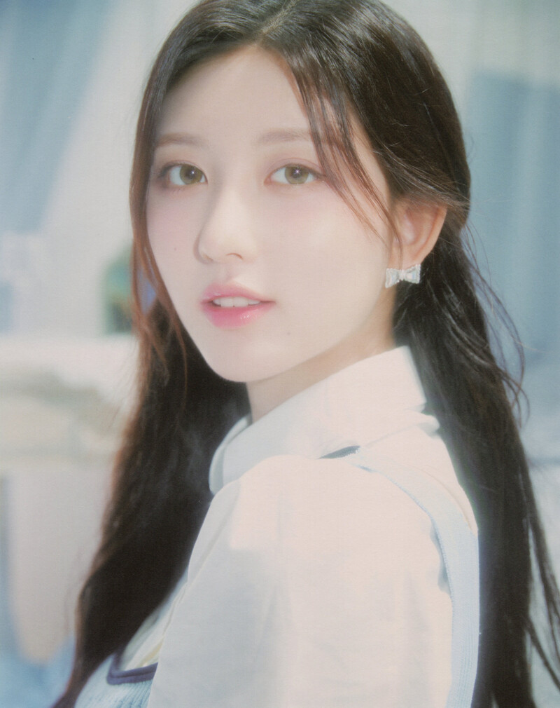 IVE - 2024 Season’s Greetings ‘A Fairy's Wish’ (Scans) documents 4