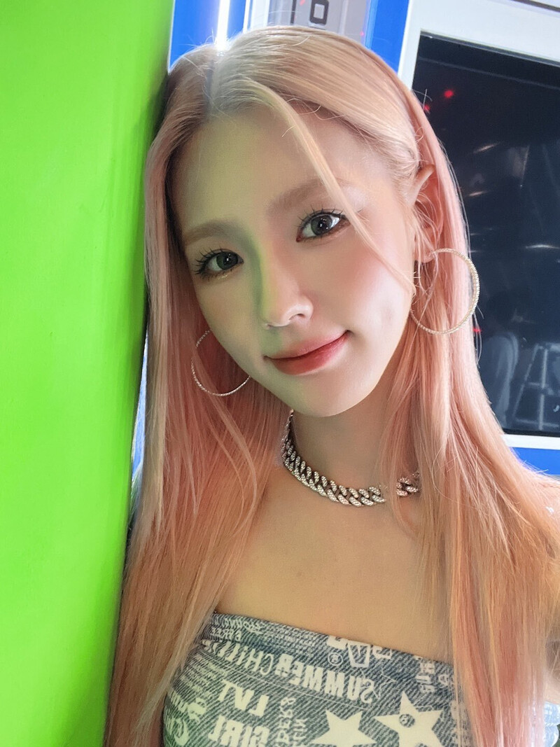 220922 (G)I-DLE Twitter Update - Miyeon documents 1